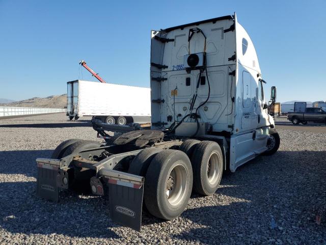 1FUJGLBG8CSBS6347 - 2012 FREIGHTLINER CASCADIA 1 WHITE photo 4