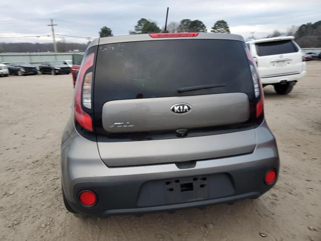 KNDJN2A26H7429504 - 2017 KIA SOUL GRAY photo 6