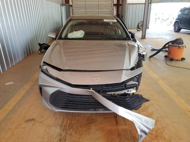 4T1DAACKXSU004775 - 2025 TOYOTA CAMRY XSE Silber Foto 5