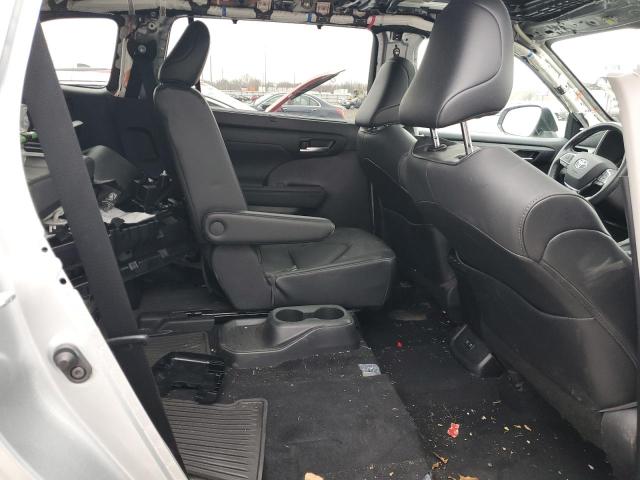 5TDGZRBHXMS062164 - 2021 TOYOTA HIGHLANDER XLE SILVER photo 10