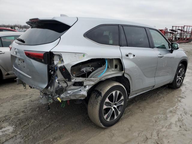 5TDGZRBHXMS062164 - 2021 TOYOTA HIGHLANDER XLE SILVER photo 3