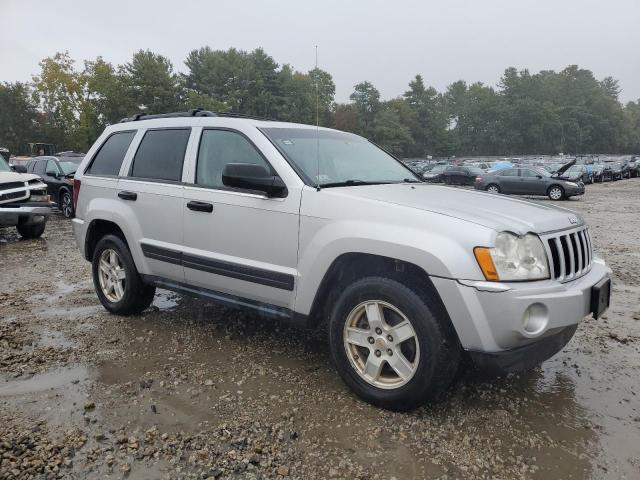 1J8GR48K75C623521 - 2005 JEEP GRAND CHER LAREDO Gümüş foto 4