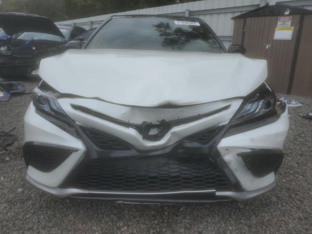 4T1K61AK0NU062345 - 2022 TOYOTA CAMRY XSE WHITE photo 5