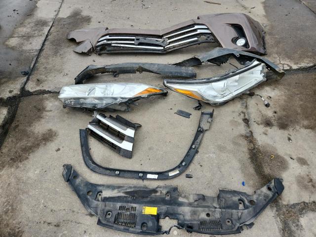 5TDJZRFH0KS950175 - 2019 TOYOTA HIGHLANDER SE Marron photo 13