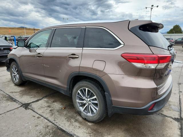 5TDJZRFH0KS950175 - 2019 TOYOTA HIGHLANDER SE Marron photo 2