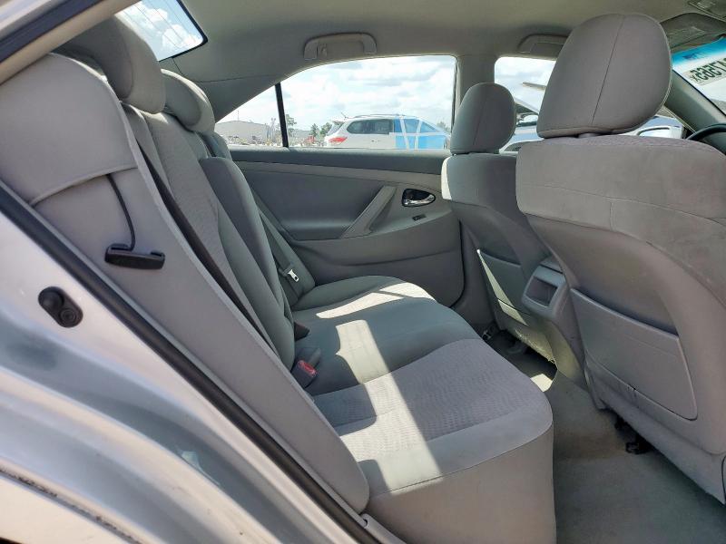 4T4BF3EKXBR165845 - 2011 TOYOTA CAMRY BASE ვერცხლისფერი ფოტო 10