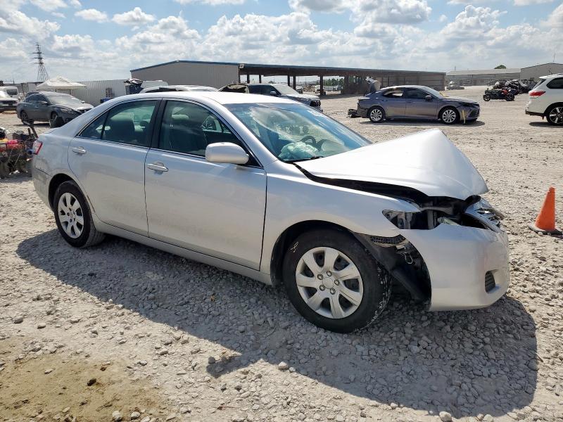 4T4BF3EKXBR165845 - 2011 TOYOTA CAMRY BASE ვერცხლისფერი ფოტო 4