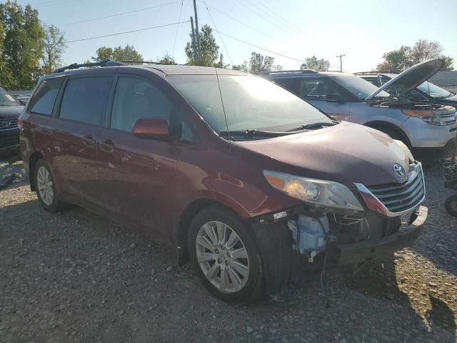 5TDDK3DC5BS016261 - 2011 TOYOTA SIENNA XLE RED photo 4
