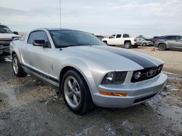 1ZVFT80N265113999 - 2006 FORD MUSTANG SILVER photo 4