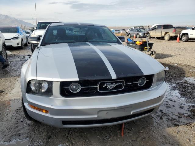 1ZVFT80N265113999 - 2006 FORD MUSTANG SILVER photo 5