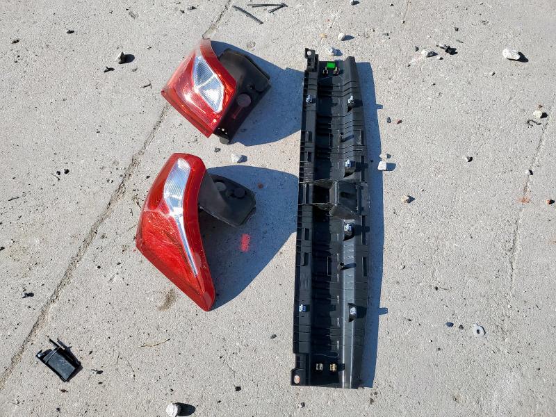 2GNAXJEV3J6328796 - 2018 CHEVROLET EQUINOX LT 白色 照片 13