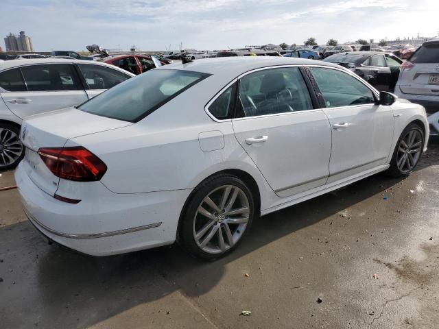 1VWDT7A32HC058046 - 2017 VOLKSWAGEN PASSAT R-LINE Weiß Foto 3