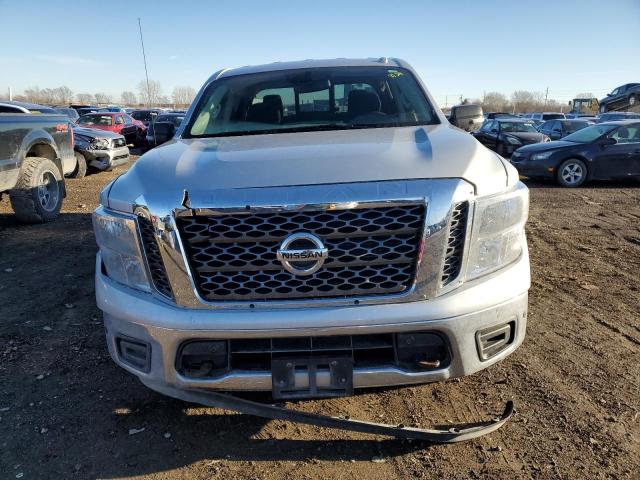 1N6AA1E55JN525553 - 2018 NISSAN TITAN SV SILVER photo 5