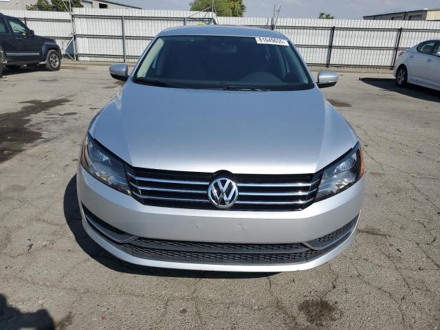 1VWAP7A35DC033384 - 2013 VOLKSWAGEN PASSAT S فضي صورة 5