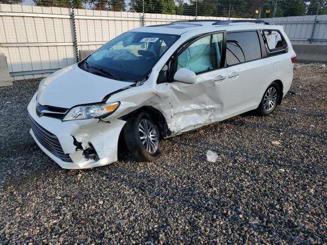 2019 TOYOTA SIENNA XLE, 