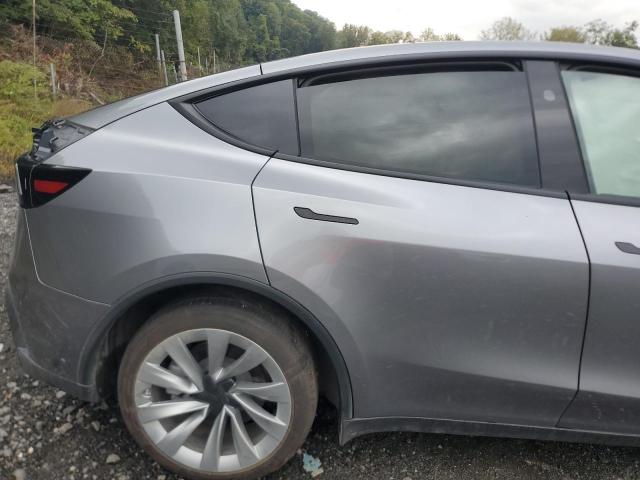 7SAYGDEE3TF326555 - 2026 TESLA MODEL Y 银色 照片 11