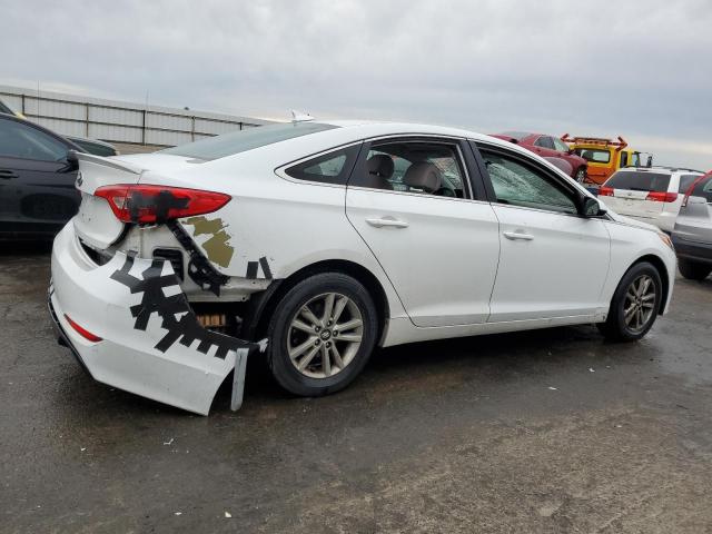 5NPE24AF3FH056388 - 2015 HYUNDAI SONATA SE WHITE photo 3