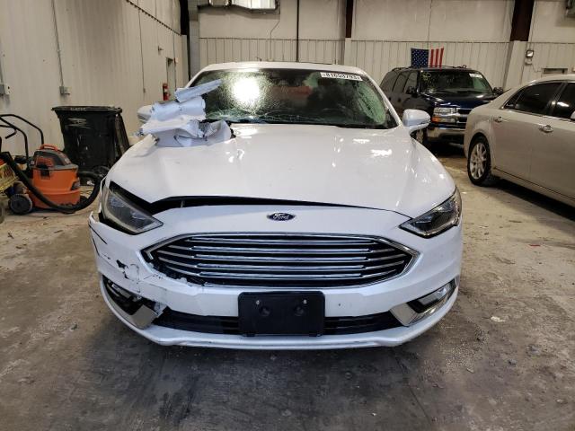 3FA6P0HD7HR228138 - 2017 FORD FUSION SE WHITE photo 5