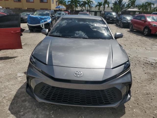 4T1DAACK3SU520802 - 2025 TOYOTA CAMRY XSE ნაცრისფერი ფოტო 5