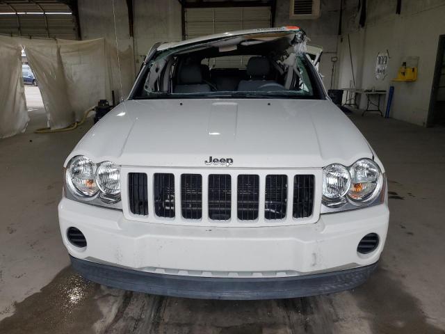 1J8GR48K27C609982 - 2007 JEEP GRAND CHER LAREDO Սպիտակ լուսանկար 5