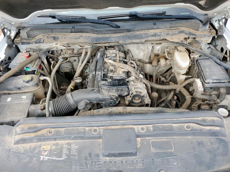 1GC1KUEGXJF132953 - 2018 CHEVROLET SILVERADO K2500 HEAVY DUTY WHITE photo 11