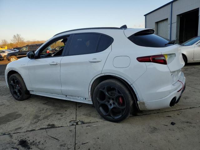 ZASPAKBNXN7D27317 - 2022 ALFA ROMEO STELVIO TI WHITE photo 2