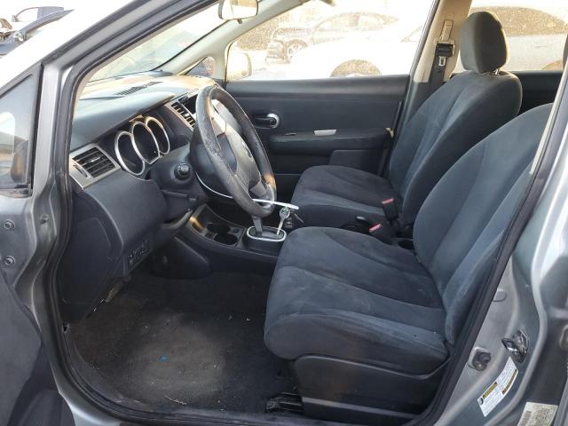 3N1BC11E69L500375 - 2009 NISSAN VERSA S GRAY photo 7