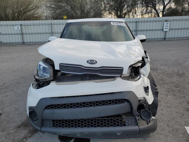 KNDJN2A29H7449441 - 2017 KIA SOUL WHITE photo 5