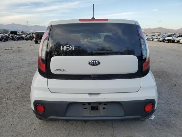 KNDJN2A29H7449441 - 2017 KIA SOUL WHITE photo 6