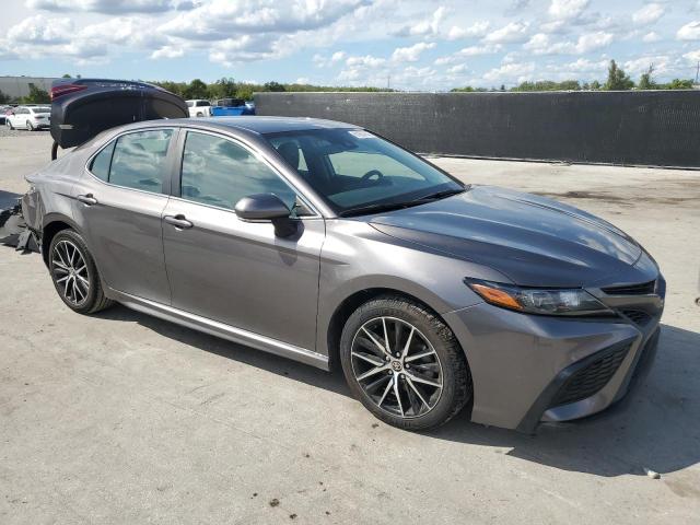 4T1G11AK9NU681000 - 2022 TOYOTA CAMRY SE GRAY photo 4