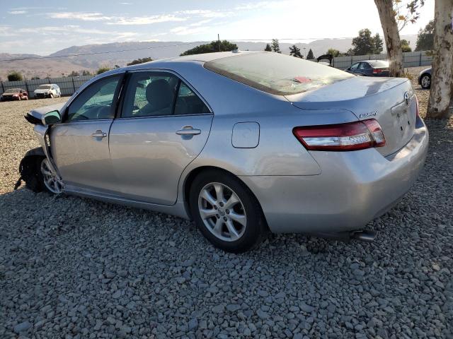 4T1BK3EK4BU130305 - 2011 TOYOTA CAMRY SE Plata foto 2