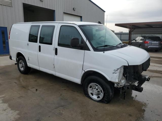 1GCWGAFP3M1231040 - 2021 CHEVROLET EXPRESS G2 WHITE photo 4