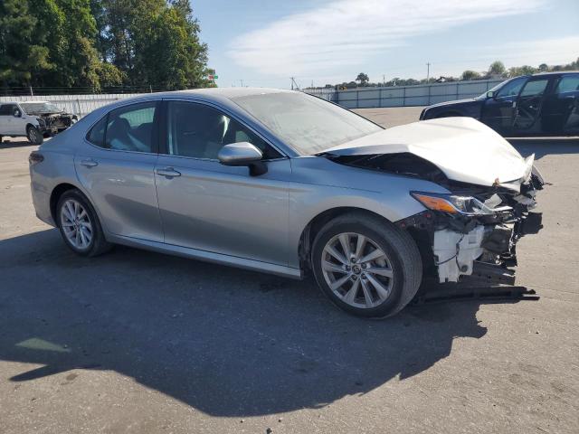 4T1C11AK0NU044947 - 2022 TOYOTA CAMRY LE 银色 照片 4