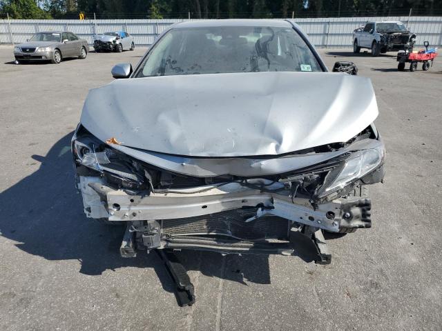 4T1C11AK0NU044947 - 2022 TOYOTA CAMRY LE 银色 照片 5