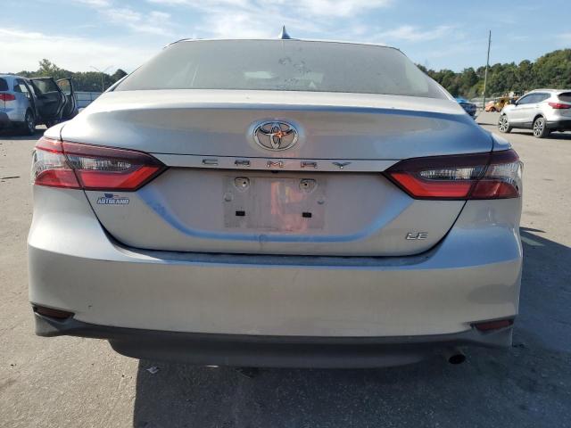 4T1C11AK0NU044947 - 2022 TOYOTA CAMRY LE 银色 照片 6