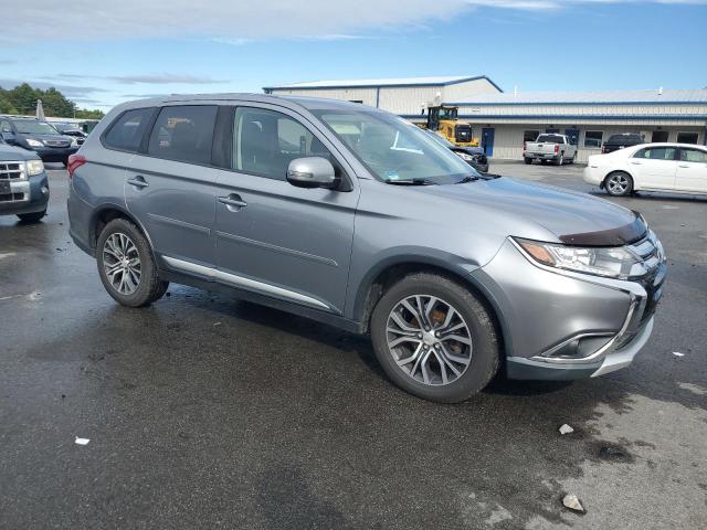 JA4AZ3A35HZ050012 - 2017 MITSUBISHI OUTLANDER SE SILVER photo 4