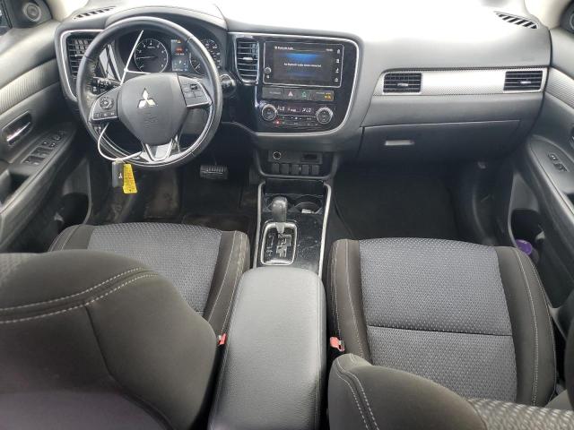 JA4AZ3A35HZ050012 - 2017 MITSUBISHI OUTLANDER SE SILVER photo 8