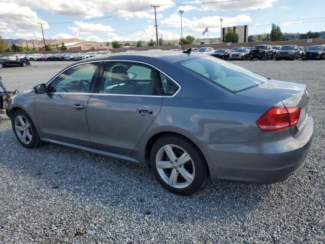 1VWBP7A31DC124138 - 2013 VOLKSWAGEN PASSAT SE رمادي صورة 2