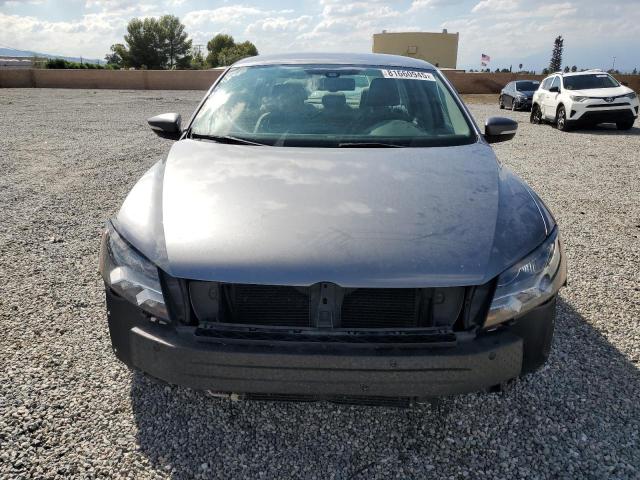 1VWBP7A31DC124138 - 2013 VOLKSWAGEN PASSAT SE رمادي صورة 5