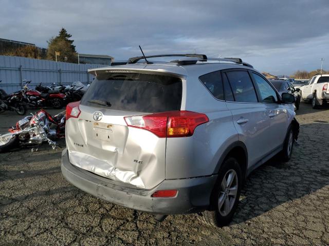 2T3WFREV8FW143560 - 2015 TOYOTA RAV4 XLE SILVER photo 3