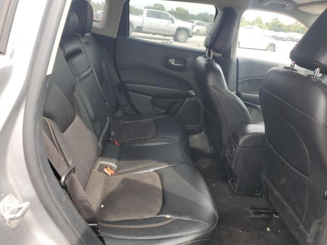 3C4NJDBB8JT331874 - 2018 JEEP COMPASS LATITUDE Silber Foto 11