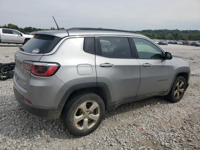 3C4NJDBB8JT331874 - 2018 JEEP COMPASS LATITUDE Silber Foto 3
