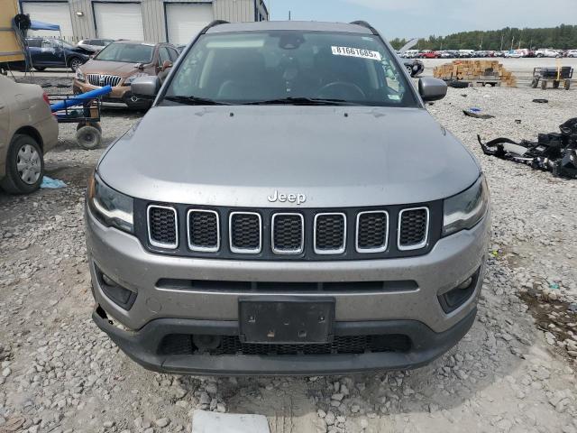 3C4NJDBB8JT331874 - 2018 JEEP COMPASS LATITUDE Silber Foto 5