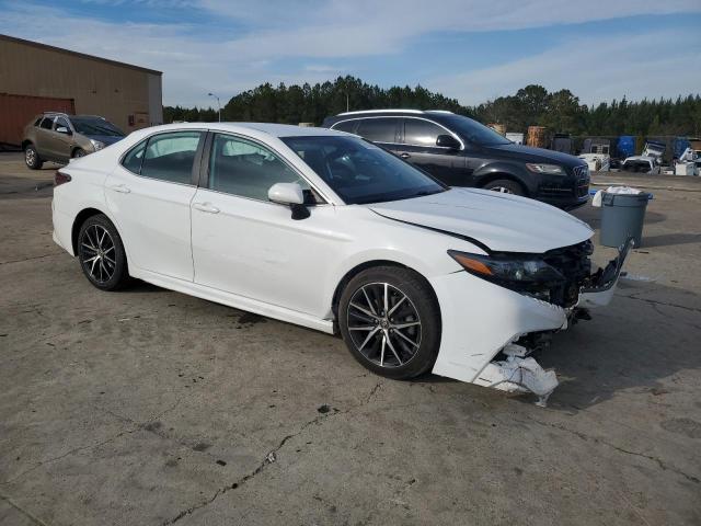 4T1G11AK4MU512775 - 2021 TOYOTA CAMRY SE WHITE photo 4