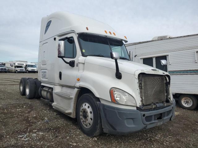 3AKJGLDR6DSBC7927 - 2013 FREIGHTLINER CASCADIA 1 WHITE photo 1