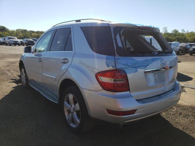 4JGBB8GB8BA678027 - 2011 MERCEDES-BENZ ML 350 4MATIC SILVER photo 2