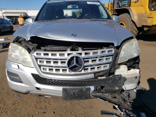 4JGBB8GB8BA678027 - 2011 MERCEDES-BENZ ML 350 4MATIC SILVER photo 5