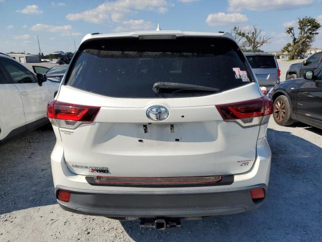 5TDKZRFH3KS357477 - 2019 TOYOTA HIGHLANDER SE 白色 照片 6