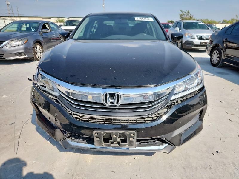 1HGCR2F32HA147797 - 2017 HONDA ACCORD LX შავი ფოტო 5