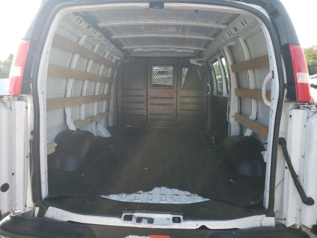 1GCWGAFG2J1912527 - 2018 CHEVROLET EXPRESS G2500 WHITE photo 10